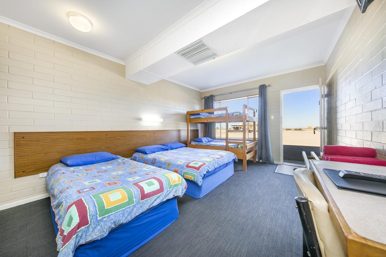 Nullarbor Roadhouse Hotel Exterior photo